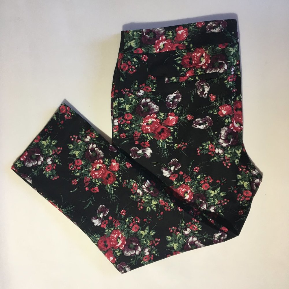 Ricki's Floral Ankle Pants - Black and Red